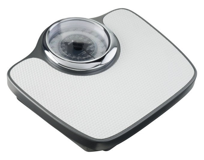 Analoge Personenwaage von EVA in Weiss mit Edelstahl-Gehäuse, rutschhemmender PVC-Matte, grossem Display und Chromring.
