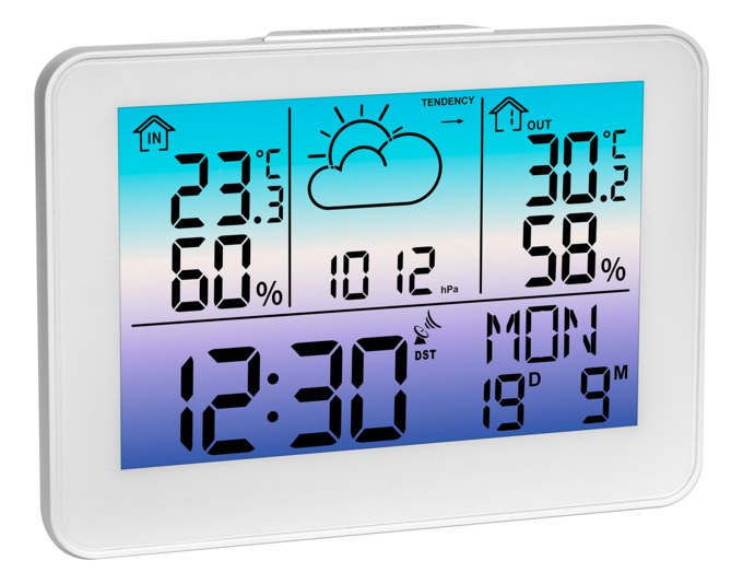 Weisse Funk-Wetterstation TFA Meteo Sky mit Display für Temperatur, Luftfeuchtigkeit, Luftdruck und Uhrzeit, aufstellbar oder wandmontierbar.