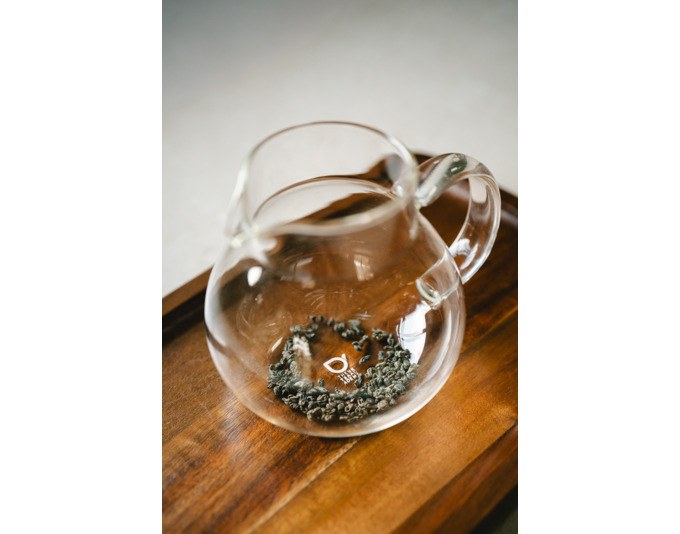 Transparente Glas-Teekanne BREDEMEIJER Teamaster mit 0.5 Liter Fassungsvermögen, Edelstahl-Teefilter, ergonomischem Griff und Ausgiesstülle.