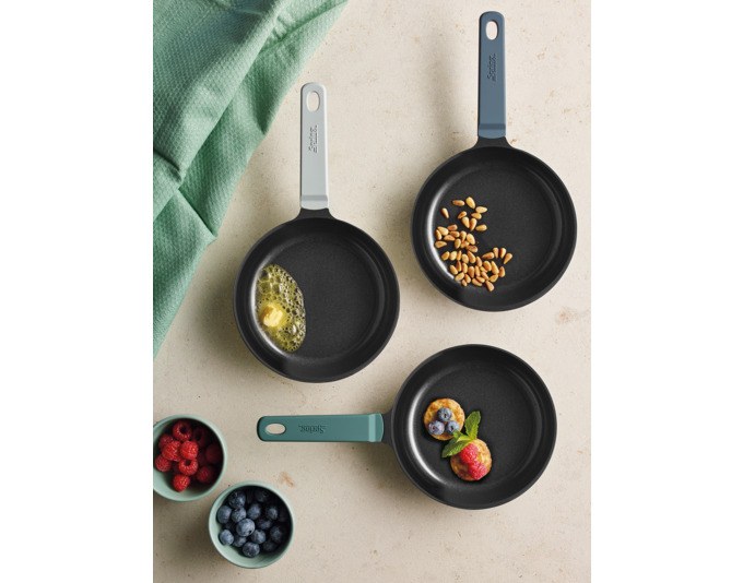 SPRING Bratpfanne Mini Pure ø 16 cm grau, runde Aluminiumpfanne mit Keramikbeschichtung, kompaktes Format für kleine Zubereitungen wie Spiegeleier.