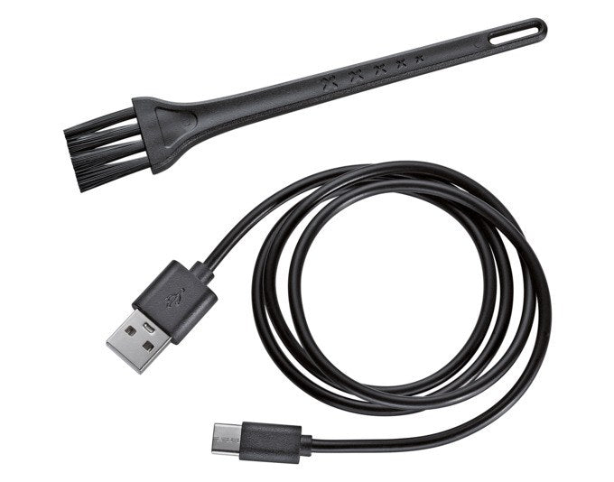 Grüne elektrische Pfeffermühle von ZASSENHAUS mit Keramik-Mahlwerk, USB-C-Ladeanschluss und Aromaschutzdeckel, Höhe 14 cm.