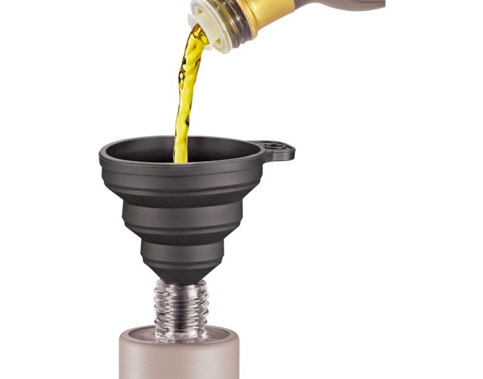 Grüner ZASSENHAUS Ölsprüher Oleon 100 ml mit Sprühkopf, Trichter und Pinsel als Zubehör für Öl und Essig, kompakte Form.