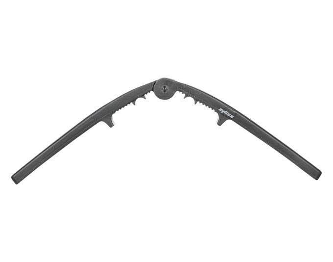 Schwarzer ZYLISS Meeresfrüchte-Knacker aus robustem Material mit gezahnter Innenseite und Scharnier, kompakte Form für Hummer und Krabben.