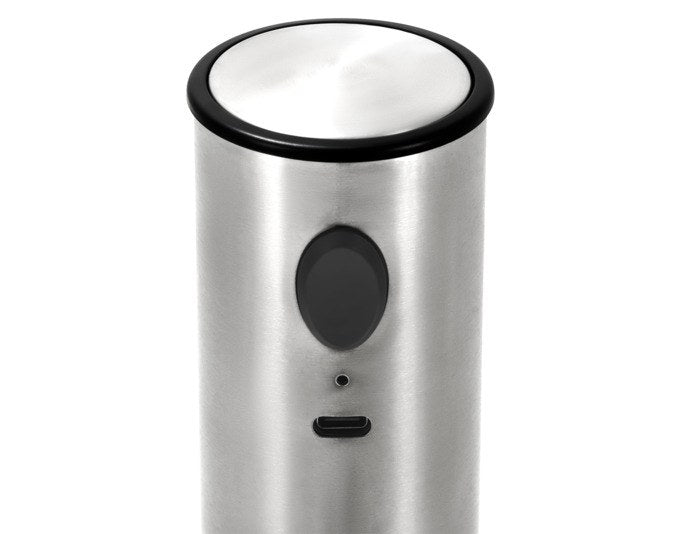 Elektrische Gewürzmühle COLE & MASON Battersea aus Edelstahl in Silber, 21 cm hoch, mit transparenter Kammer für Salz oder Pfeffer.