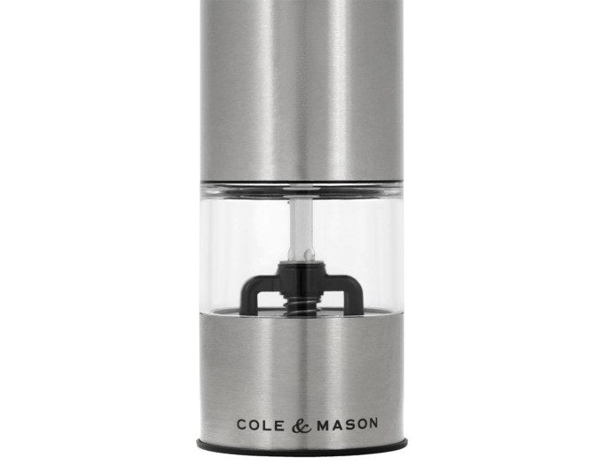 Elektrische Gewürzmühle COLE & MASON Battersea aus Edelstahl in Silber, 21 cm hoch, mit transparenter Kammer für Salz oder Pfeffer.