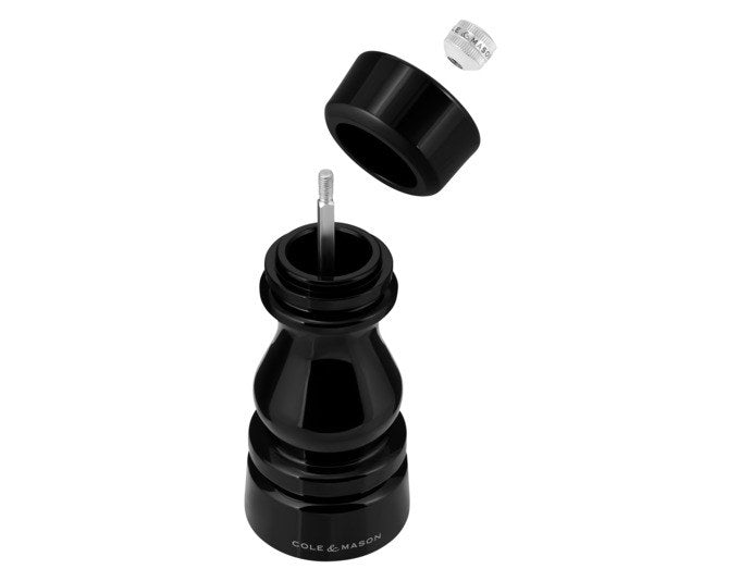 Schwarze Pfeffermühle London von COLE & MASON aus Acryl, 15 cm hoch, mit zylindrischer Form und einstellbarem Mahlwerk am oberen Ende.