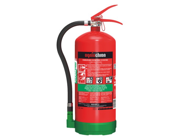 Roter OGNIOCHRON Schaum-Feuerlöscher mit Manometer, Griff und Schlauch, Höhe 502 mm, für Brandklassen A, B und F.