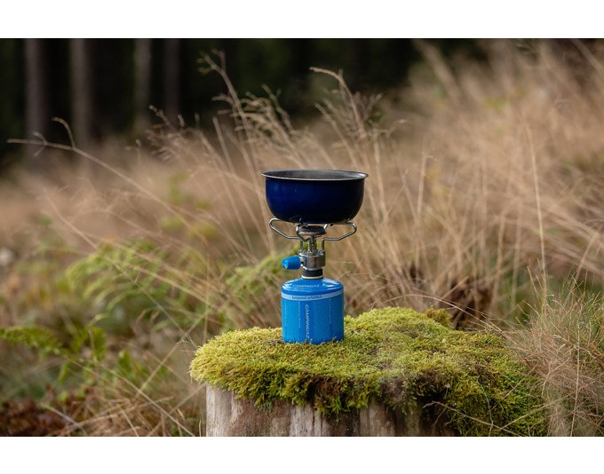 Blauer CAMPINGAZ Campingkocher Camping 206 mit Kunststoffglocke und vier Topfträgern auf hellem Hintergrund, ohne Gaskartusche