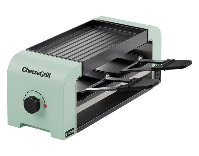 STÖCKLI CheeseGrill 2 Connect in Mint Green mit zwei antihaftbeschichteten Pfännchen, wendbarer Aluguss-Grillplatte und Kunststoffspachteln auf hellem Untergrund