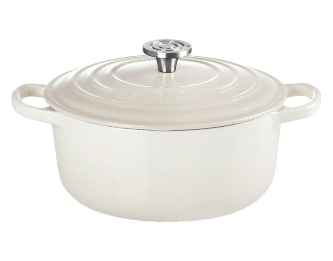 Weisser runder Bräter aus emailliertem Gusseisen mit Deckel in Meringue von LE Creuset