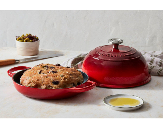 Kirschroter Brot Bräter Signature von LE Creuset, emailliertes Gusseisen, gewölbte Haube