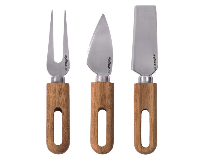 ZYLISS Käsemesserset Artisan Akazie 3-teilig: Hartkäsemesser, Käsebeil und Käsegabel aus Akazienholz in Natur und Braun auf hellem Hintergrund.