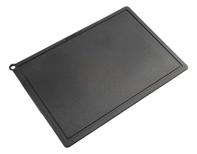 Anthrazitfarbene Schneidunterlage aus TPU-Material, Grösse 26x17 cm, mit glatter, rutschfester Oberfläche für die Küchenarbeit.