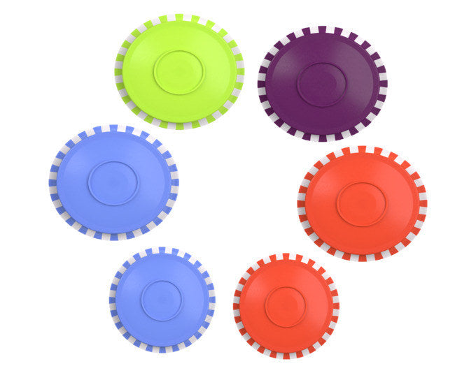 Sechs runde Kunststoffdeckel im Farbmix mit 1-Click-Verschluss in den Grössen ø 75 mm und ø 95 mm, passend für Joghurt- und Dipbecher.