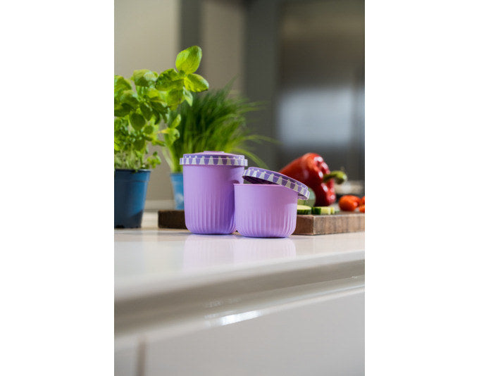 Runde Lunchbox in Lavendel-Violett mit 1-Click-Verschluss, Fächern und Deckel, Durchmesser 10 cm, Fassungsvermögen 350 ml.