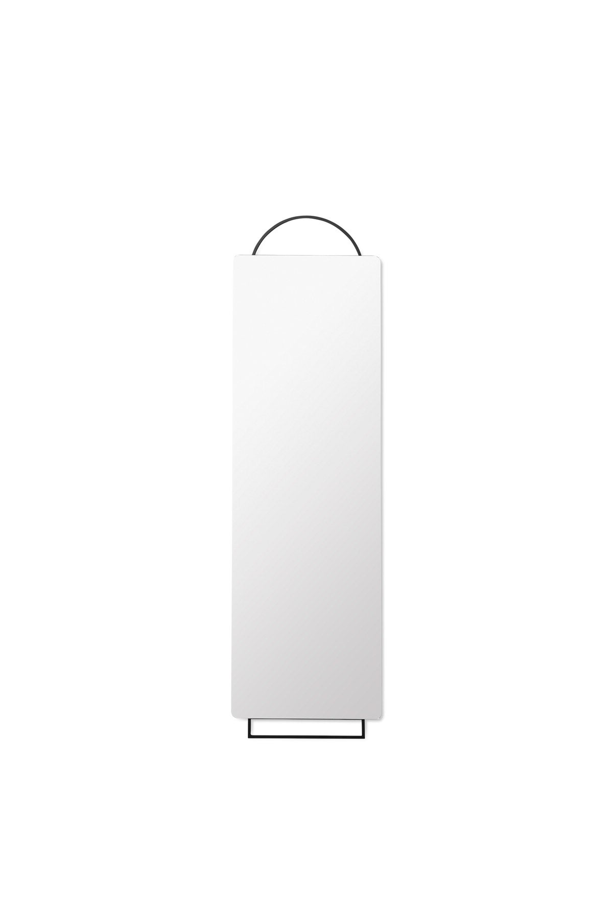 Adorn Spiegel gross in Schwarz präsentiert im Onlineshop von KAQTU Design AG. Wandspiegel ist von Ferm Living
