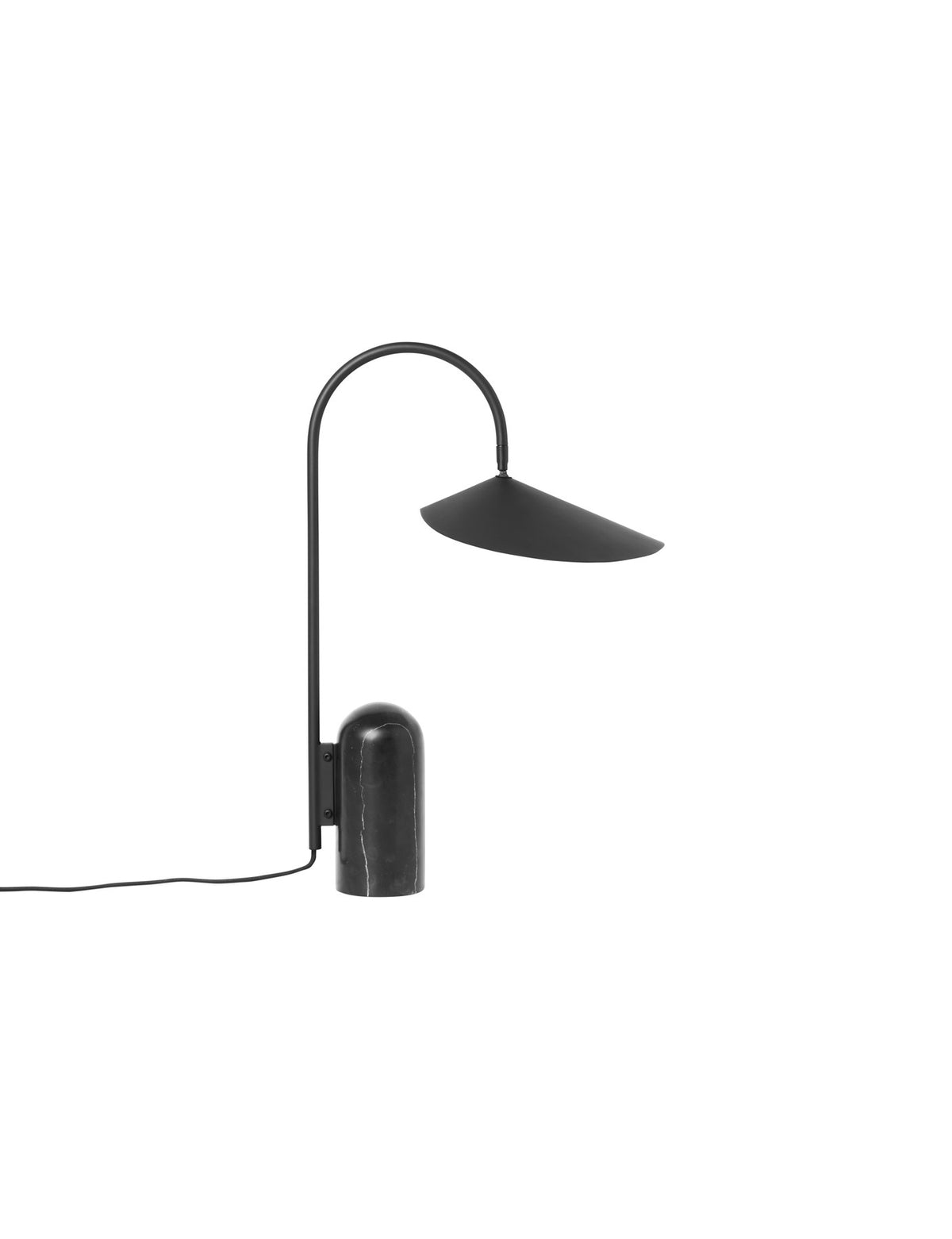 Arum Tischlampe in Schwarz präsentiert im Onlineshop von KAQTU Design AG. Tischleuchte ist von Ferm Living
