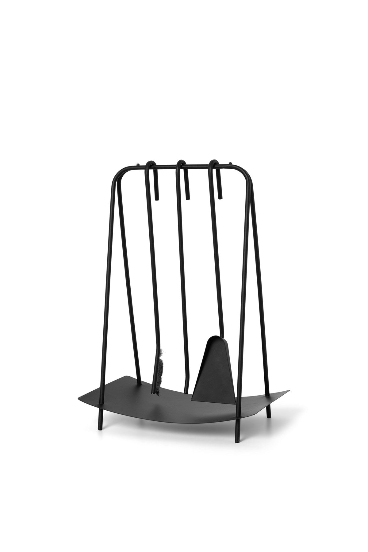 Kamingarnitur in Schwarz präsentiert im Onlineshop von KAQTU Design AG. Kaminzubehör ist von Ferm Living
