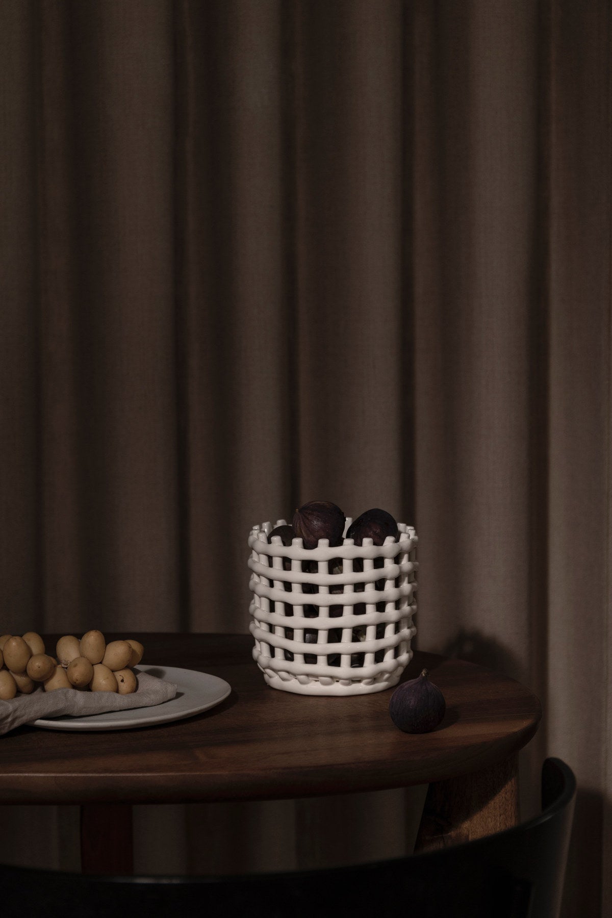 Braided geflechteter Korb klein in Cremeweiss präsentiert im Onlineshop von KAQTU Design AG. Aufbewährungskörbe ist von Ferm Living