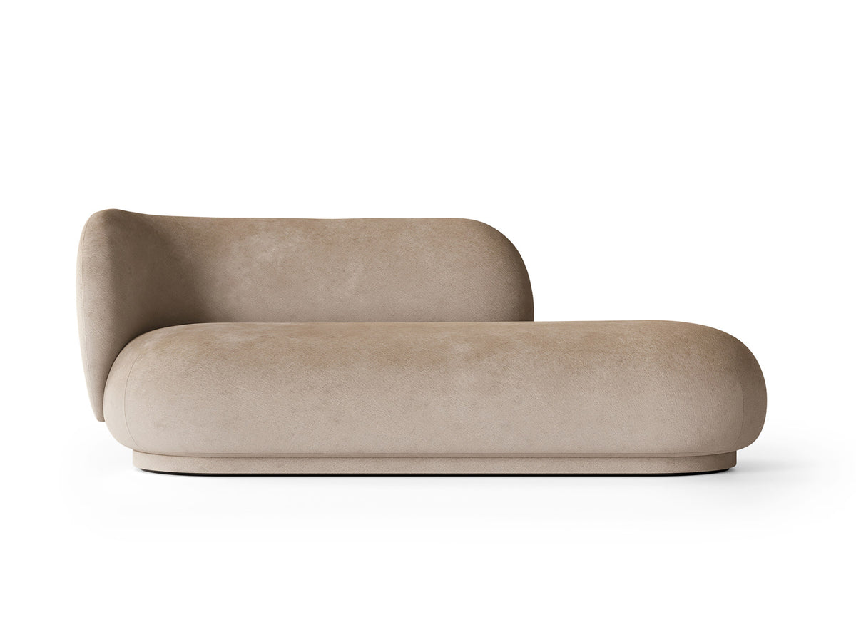 Rico Diwan von Ferm Living als 2er Sofa oder Tagesbett mit runden Formen und weichen Linien