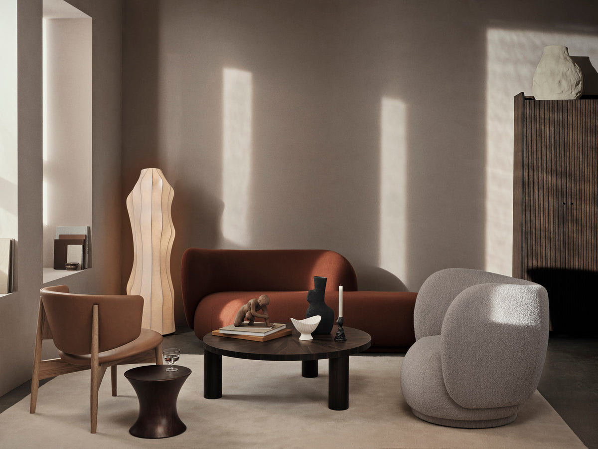 Post Cafétisch Gross Star in Eiche geräuchert präsentiert im Onlineshop von KAQTU Design AG. Couchtisch ist von Ferm Living