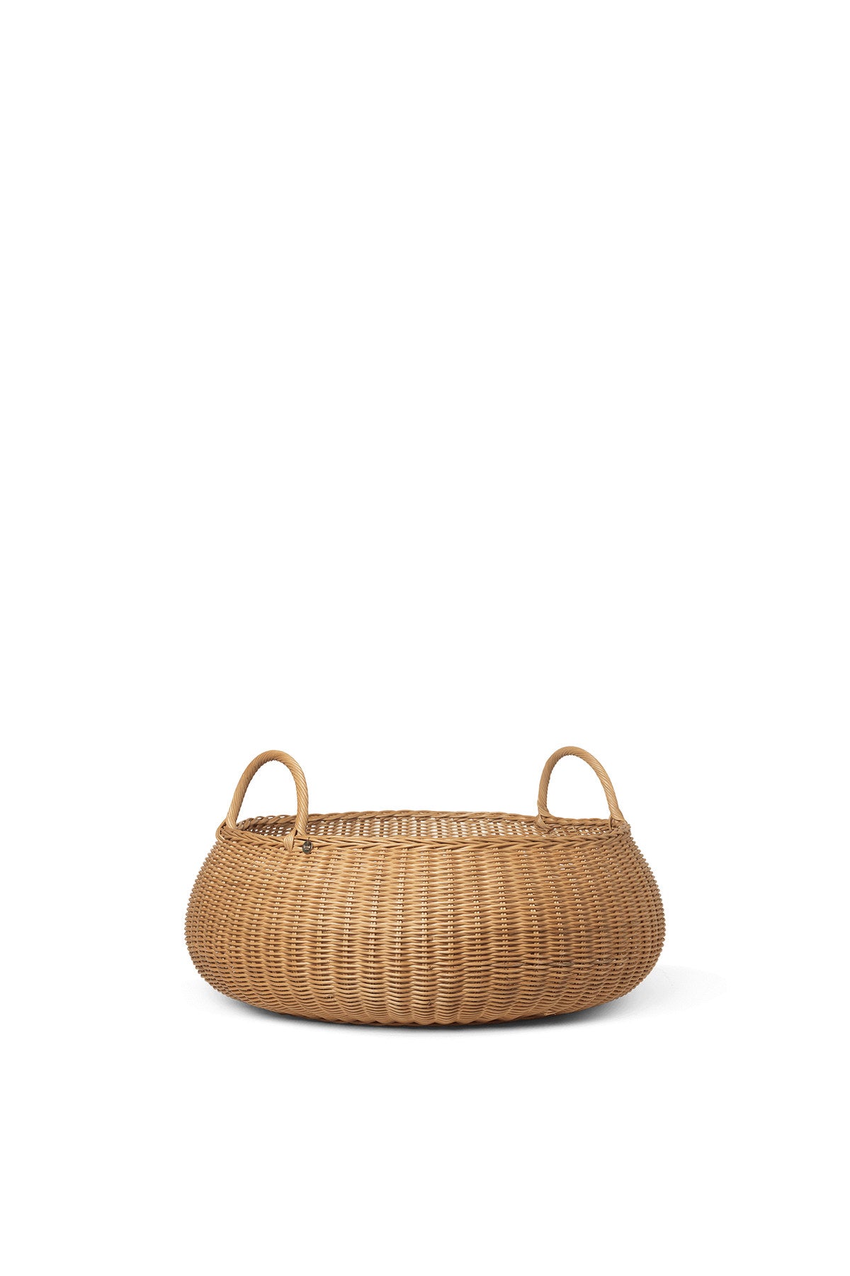 Geflochtener Korb  tief in Natur präsentiert im Onlineshop von KAQTU Design AG. Aufbewährungskörbe ist von Ferm Living