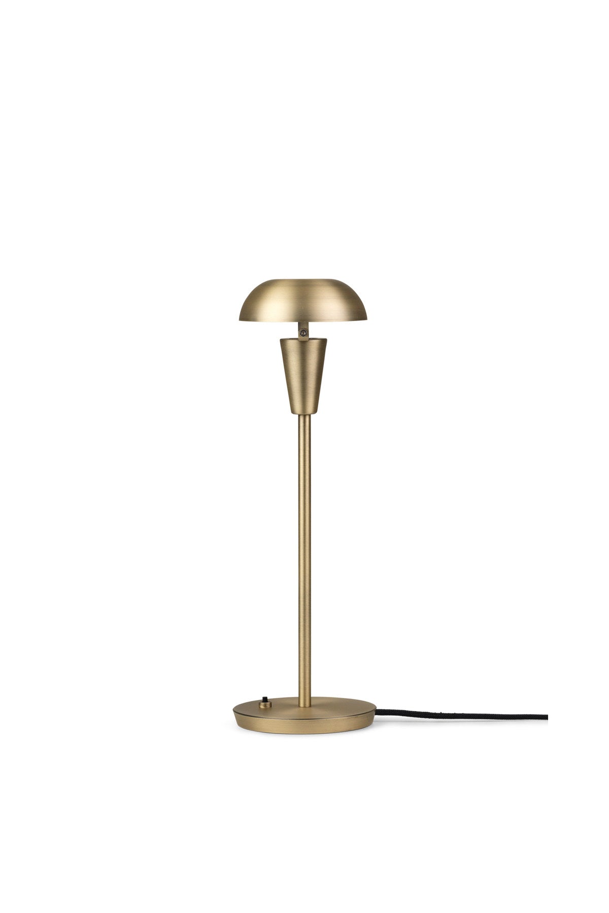 Tiny Tischleuchte in Messing präsentiert im Onlineshop von KAQTU Design AG. Tischleuchte ist von Ferm Living