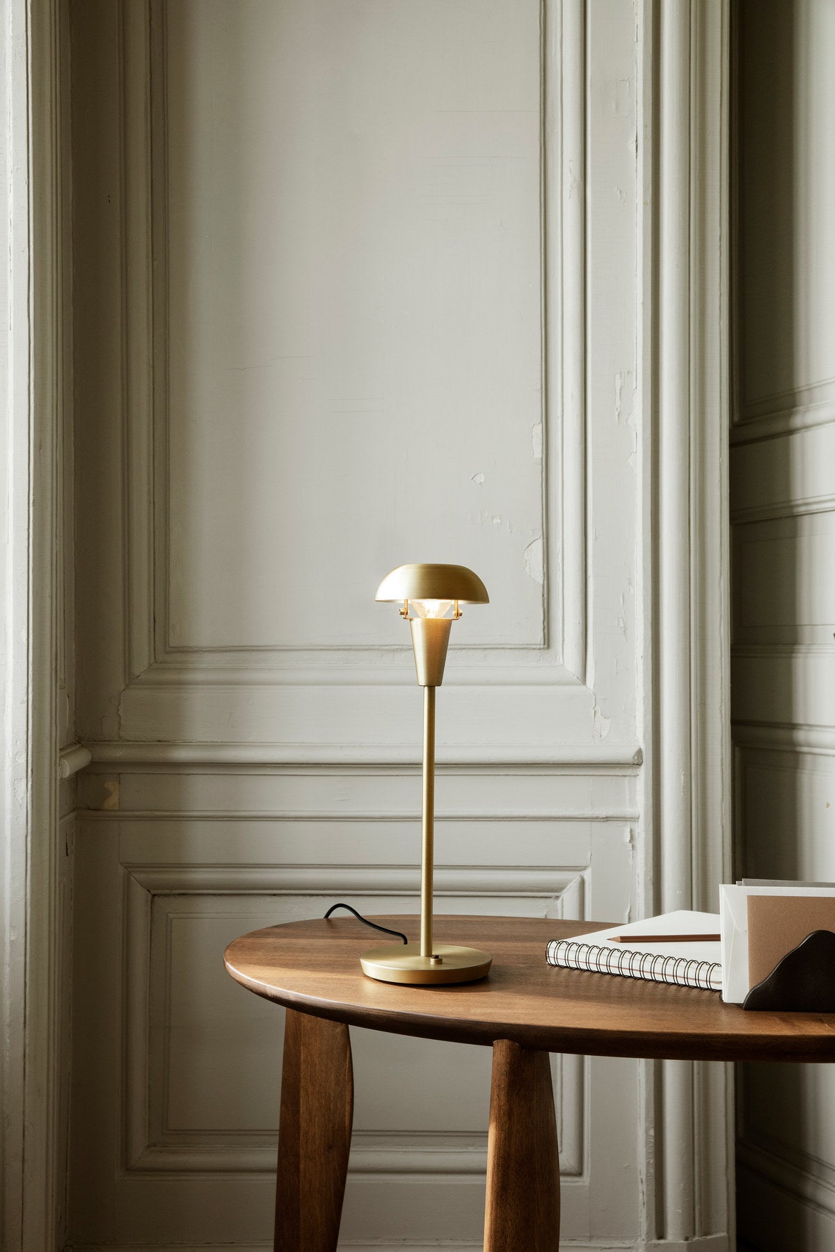 Tiny Tischleuchte in Messing präsentiert im Onlineshop von KAQTU Design AG. Tischleuchte ist von Ferm Living