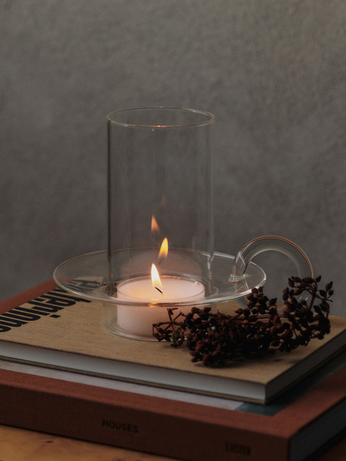 Luce Teelichthalter in Klar präsentiert im Onlineshop von KAQTU Design AG. Teelichthalter ist von Ferm Living