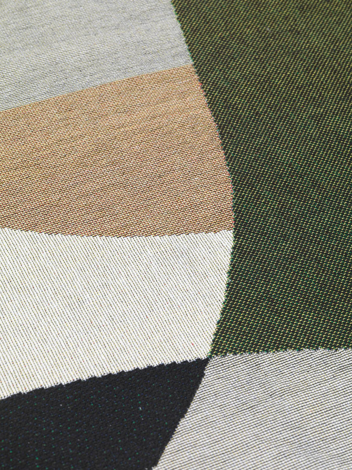 Entire Wandteppich in Multicolor präsentiert im Onlineshop von KAQTU Design AG. Wandteppich ist von Ferm Living