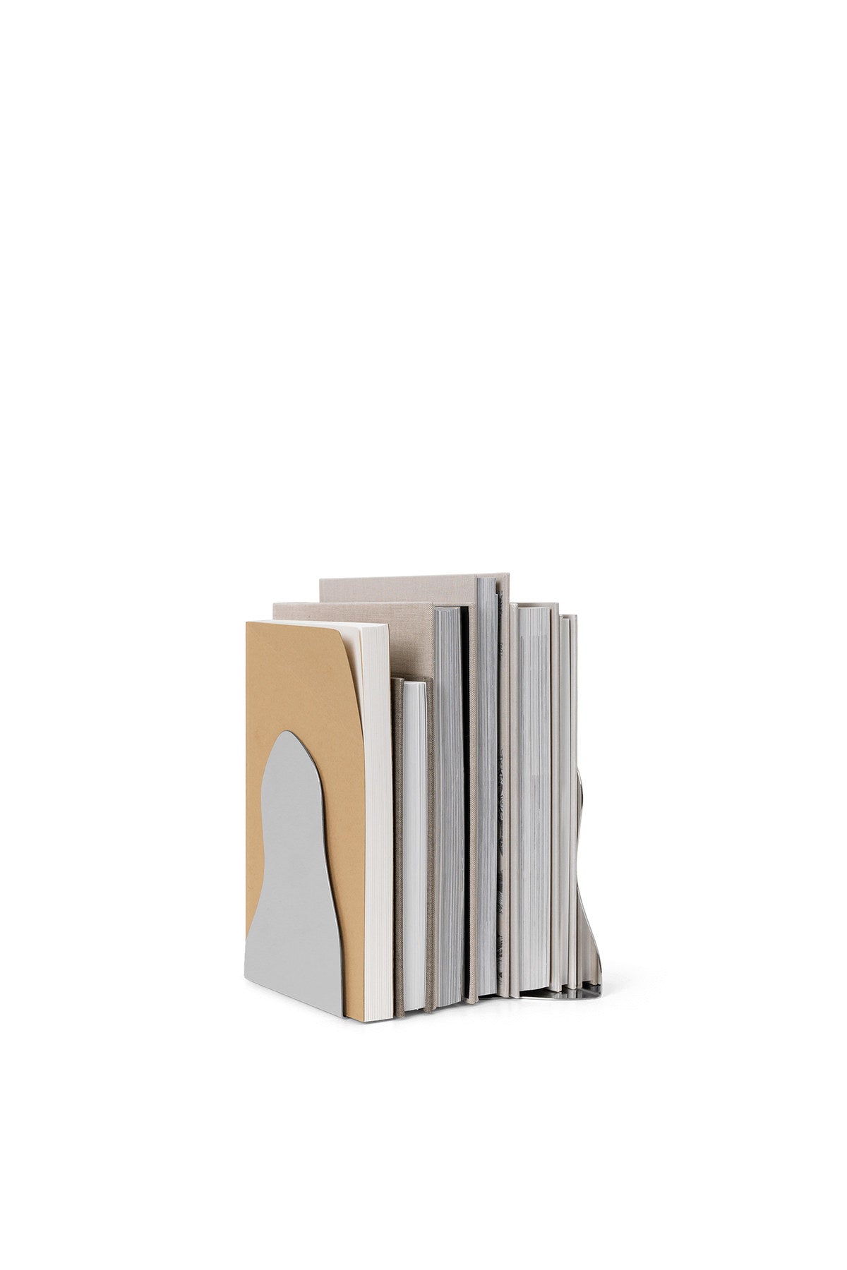Pond Buchstützen in Silber präsentiert im Onlineshop von KAQTU Design AG. Bürozubehör ist von Ferm Living