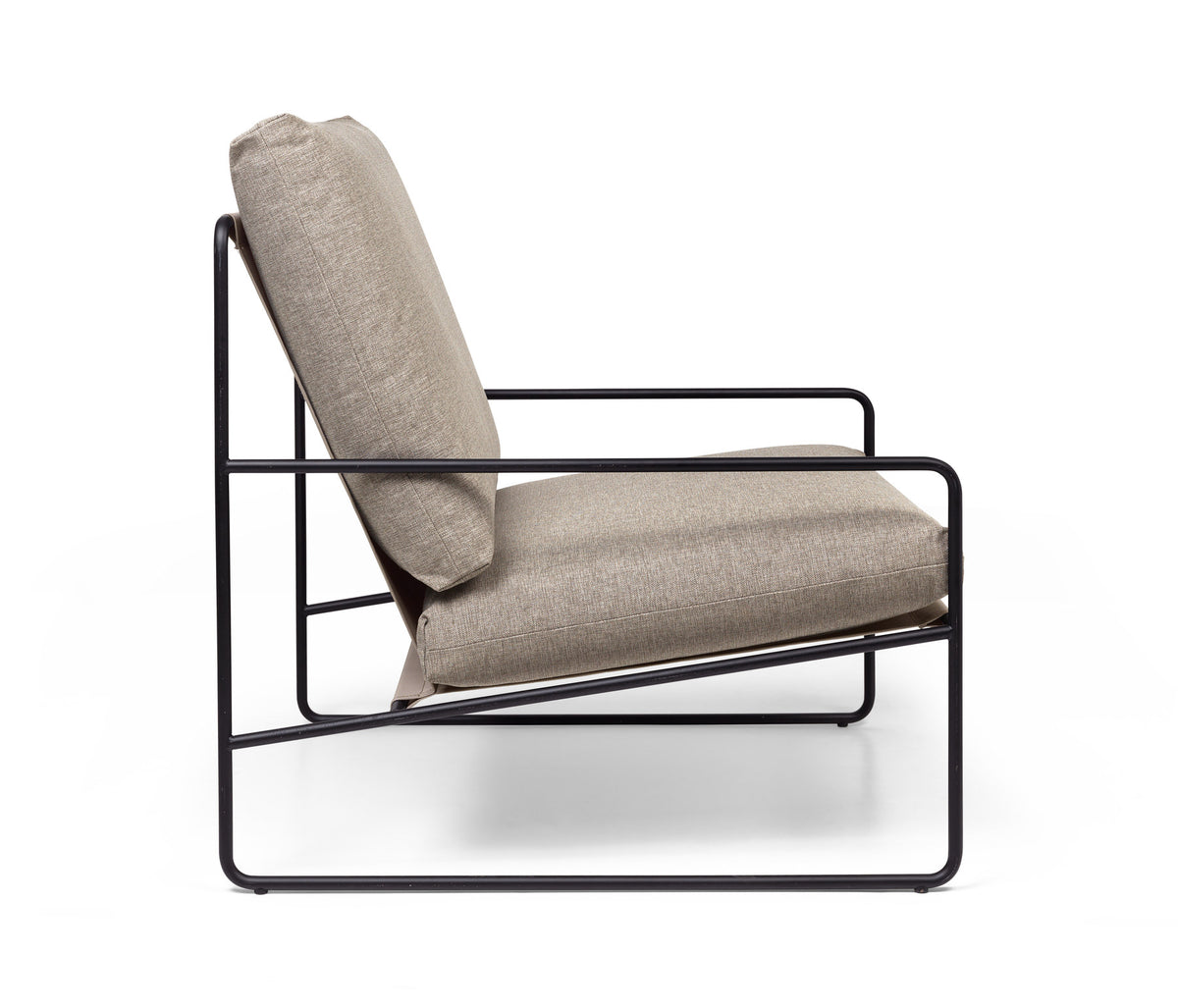 Outdoor-Sessel Desert 1-Sitzer - Dolce von Ferm Living in Dunkeler Sand, Gestell aus pulverbeschichtetem Stahl mit Textilbezug aus Vinyl und Polyester.