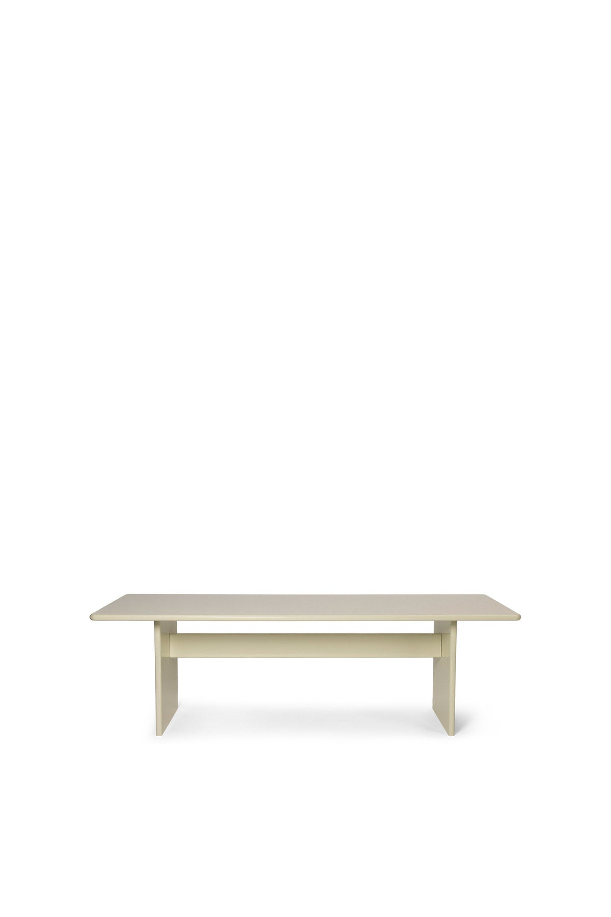 Esstisch Rink Gross von Ferm Living in Weissgelb, hochglänzend lackiert, MDF-Kern, mit weichen abgerundeten Kanten und klarer Tischform.