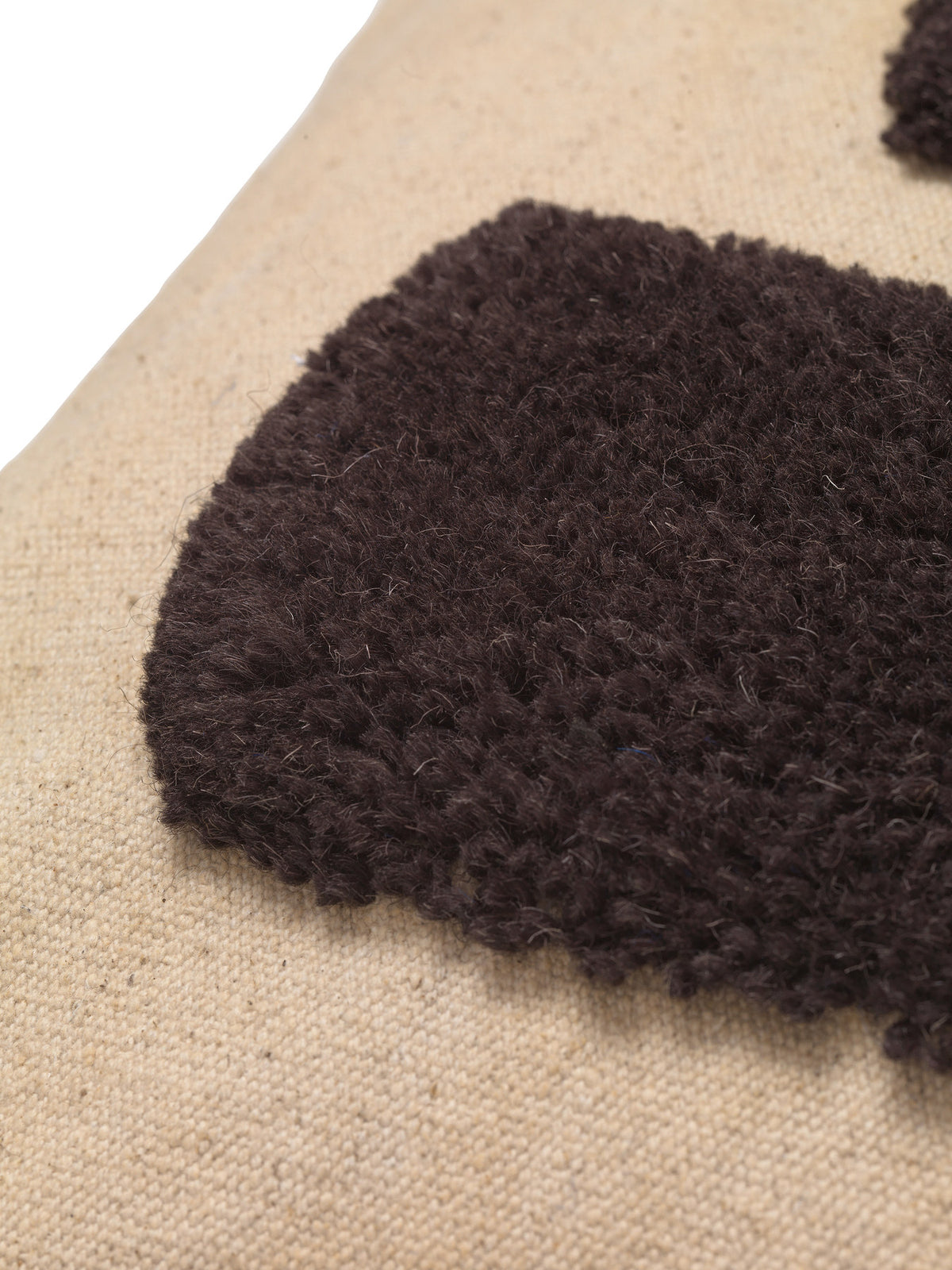 Lay Kissen in Sand / Dark Brown präsentiert im Onlineshop von KAQTU Design AG. Kissen ist von Ferm Living