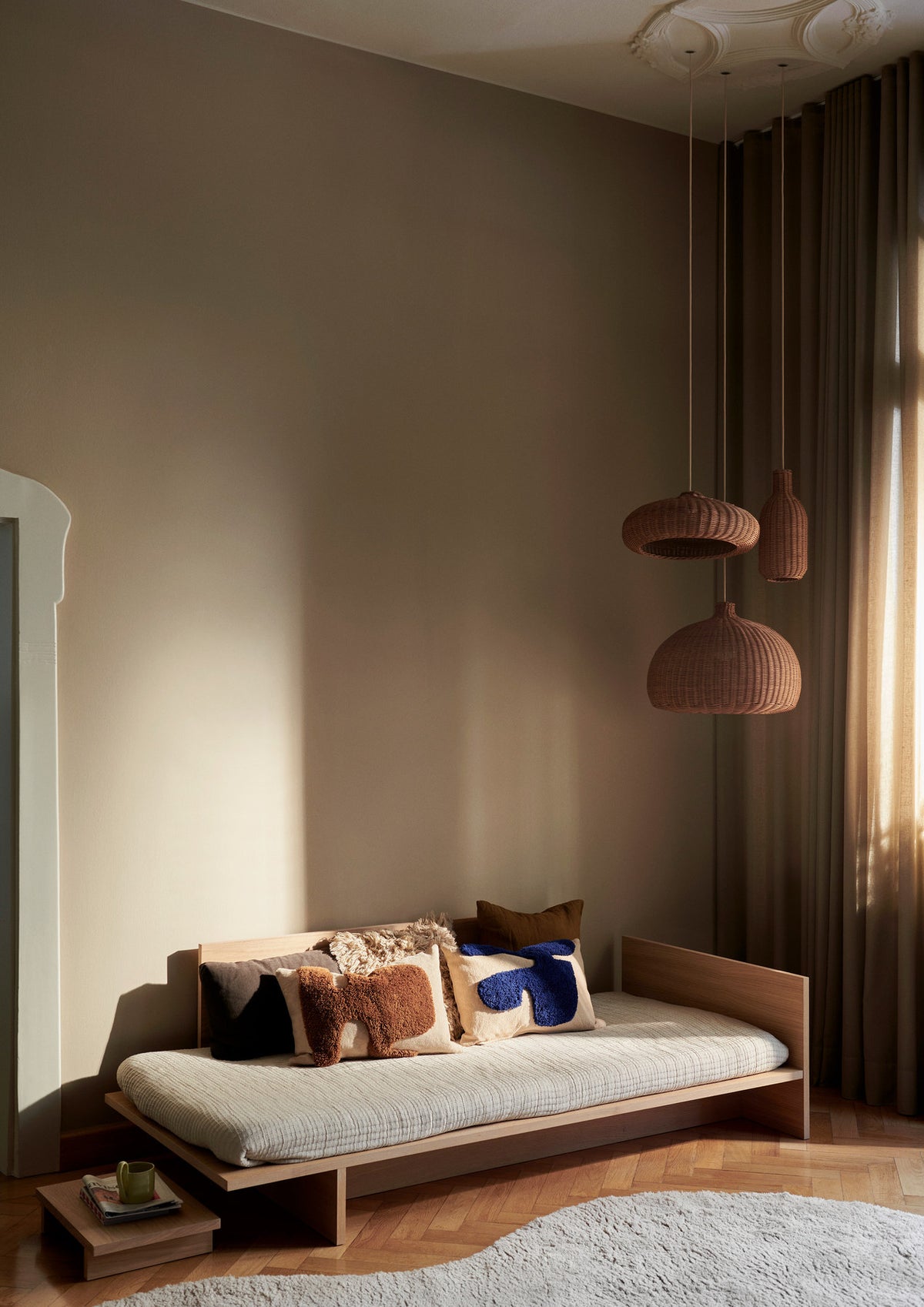 Lay Kissen Rechteckig in Sand / Bright Blue präsentiert im Onlineshop von KAQTU Design AG. Kissen ist von Ferm Living