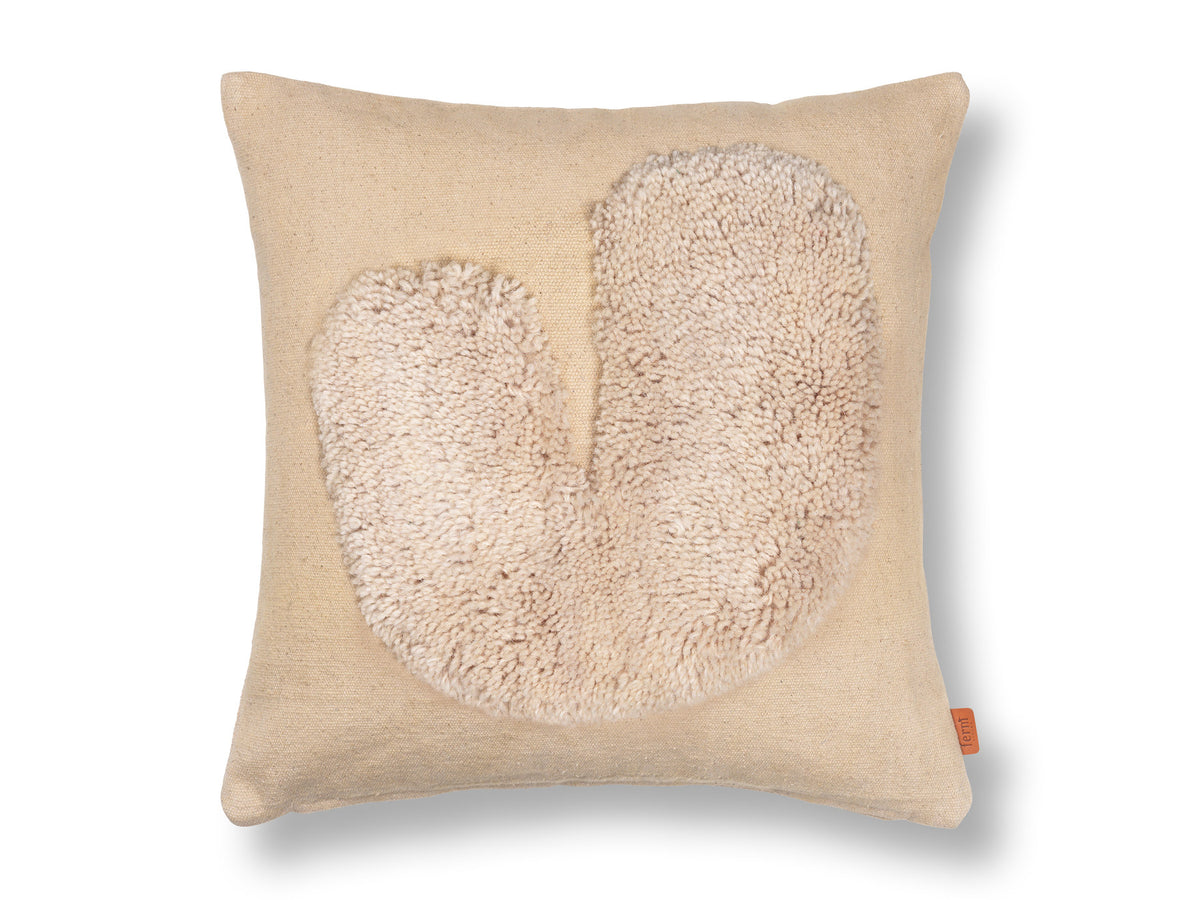 Lay Kissenbezug in Sand / Off-white präsentiert im Onlineshop von KAQTU Design AG. Kissenbezug Kids ist von Ferm Living