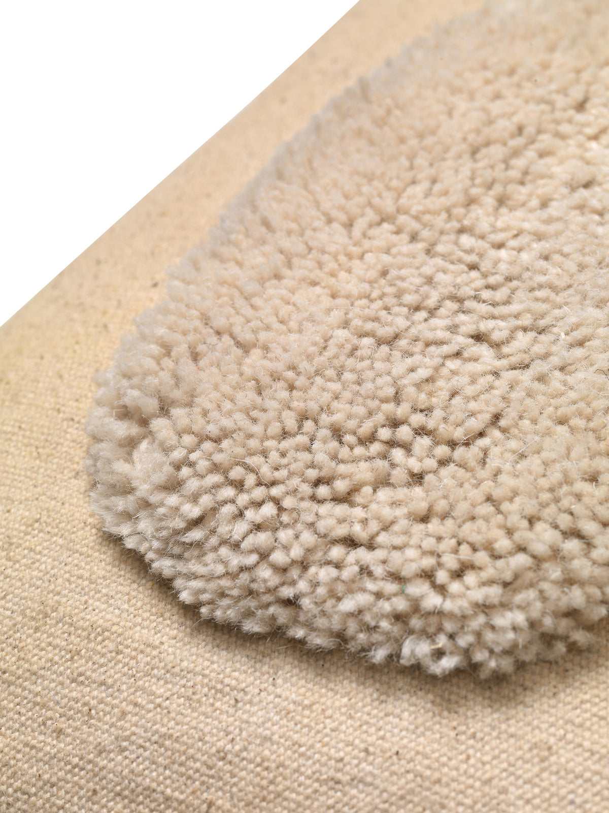 Lay Kissenbezug in Sand / Off-white präsentiert im Onlineshop von KAQTU Design AG. Kissenbezug Kids ist von Ferm Living