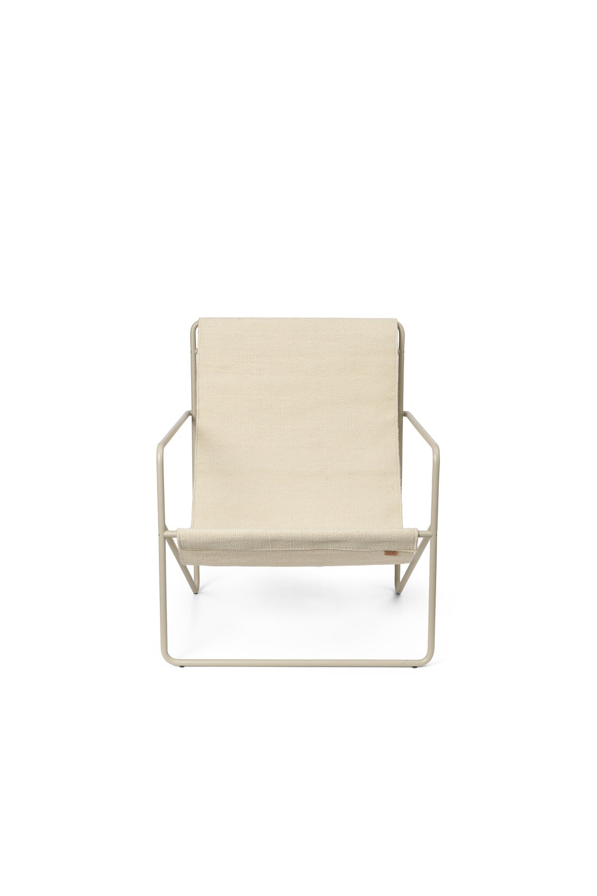 Desert Loungestuhl in Cashmere/Cloud präsentiert im Onlineshop von KAQTU Design AG. Outdoor-Sessel mit Armlehnen ist von Ferm Living