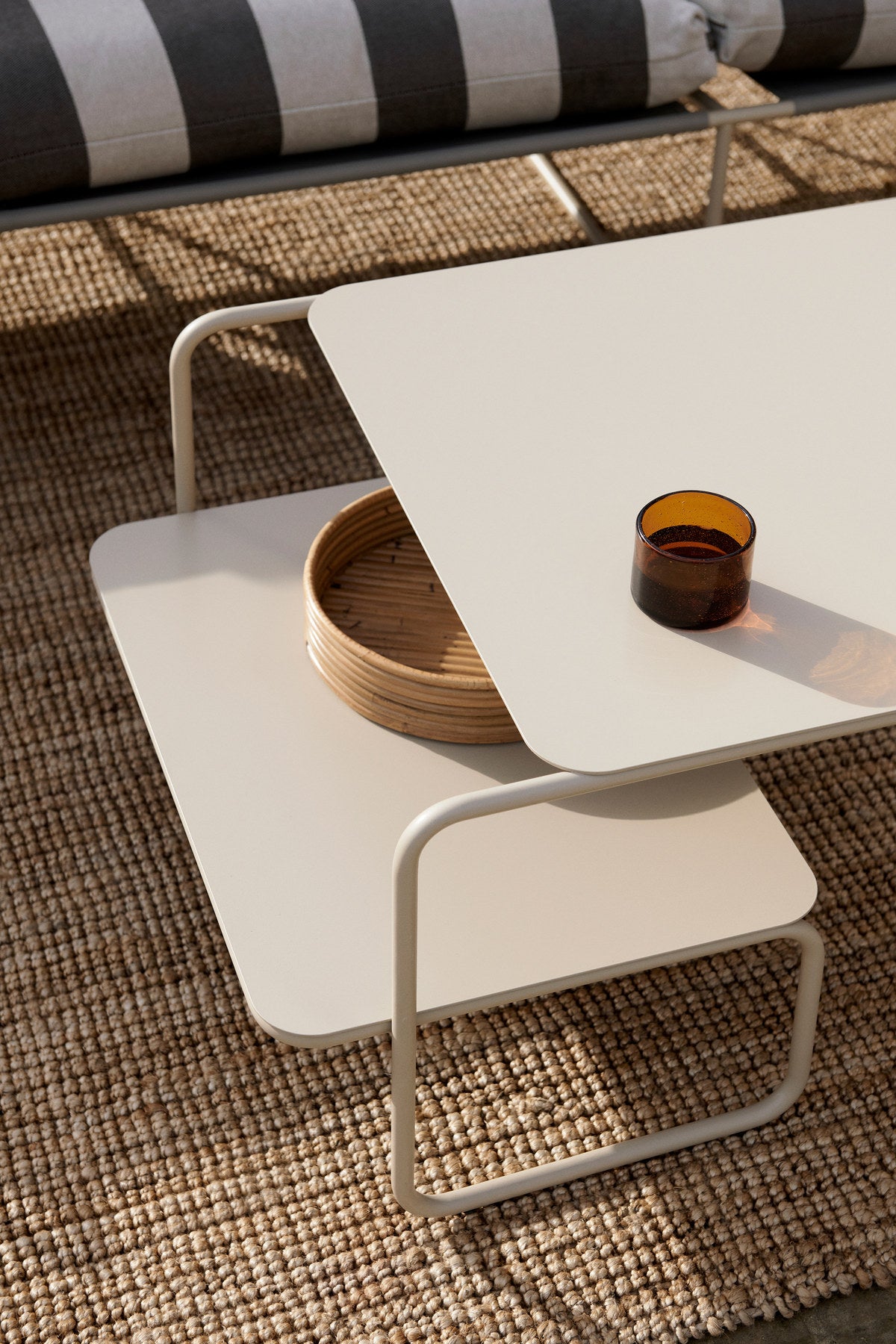 Level Couchtisch in Kaschmir präsentiert im Onlineshop von KAQTU Design AG. Couchtisch ist von Ferm Living