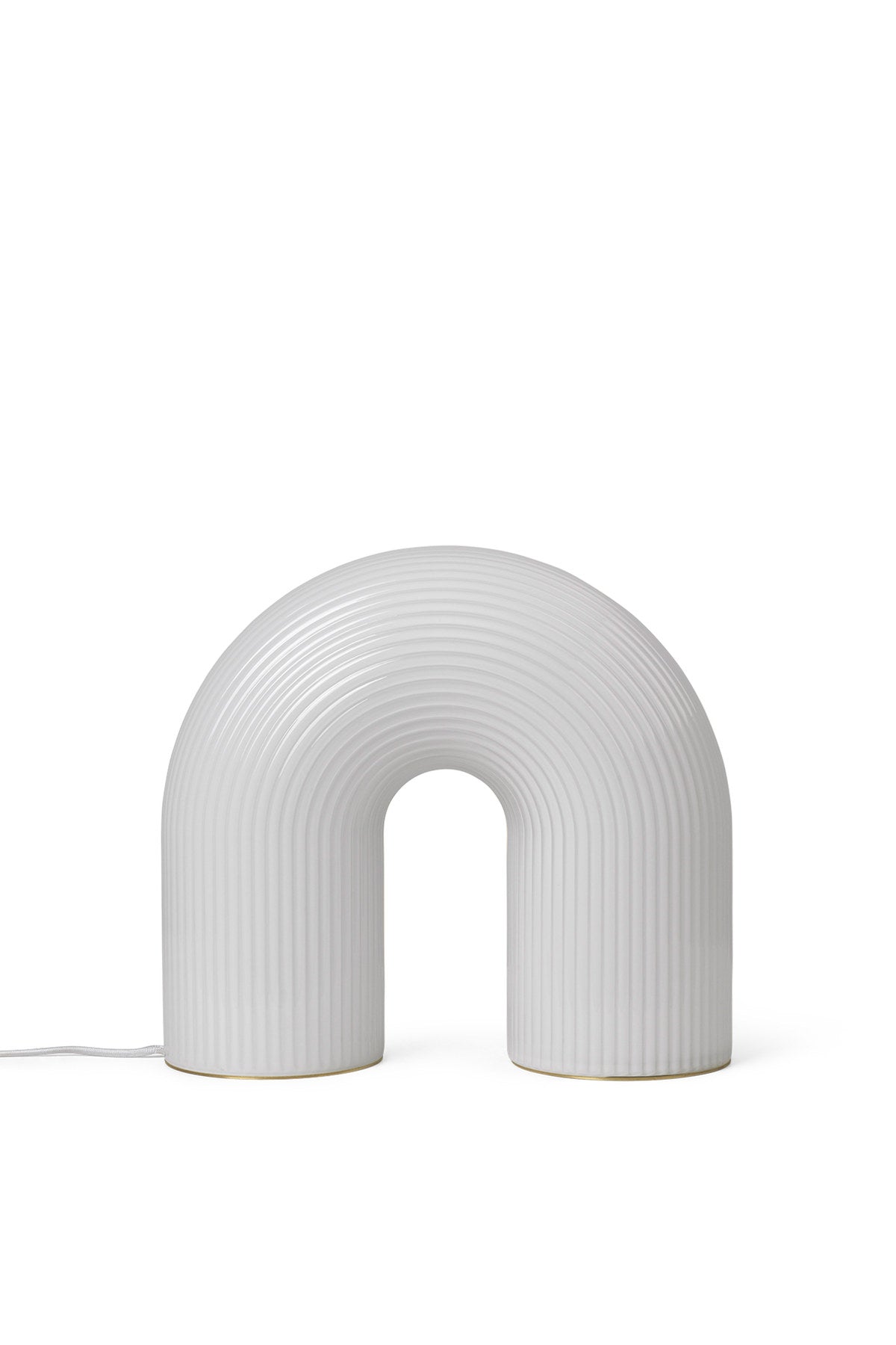 Vuelta Stehleuchte in Weiss präsentiert im Onlineshop von KAQTU Design AG. Stehleuchte ist von Ferm Living