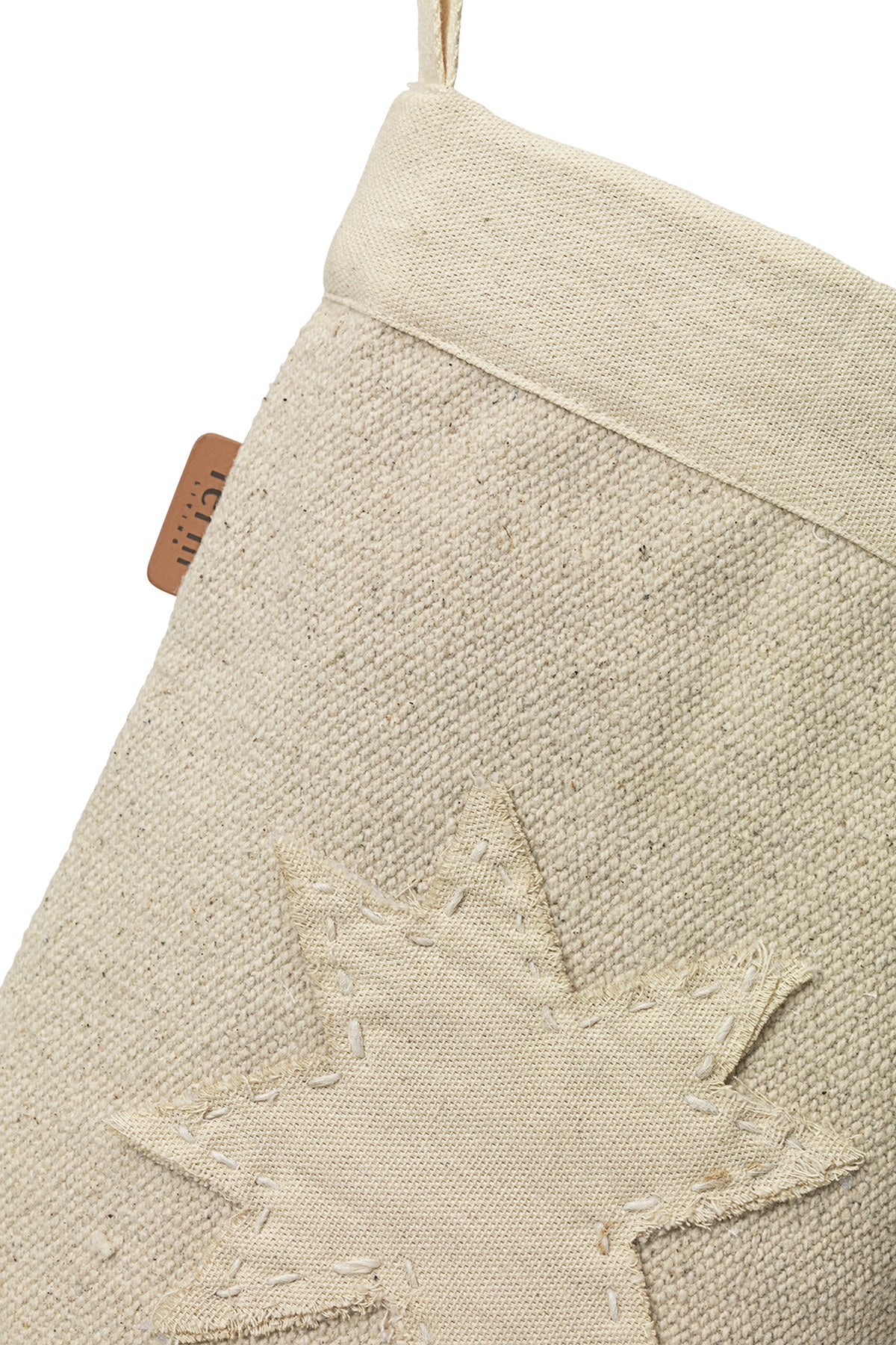 Vela Christmas Stocking in Natural präsentiert im Onlineshop von KAQTU Design AG. Weihnachtszubehör ist von Ferm Living