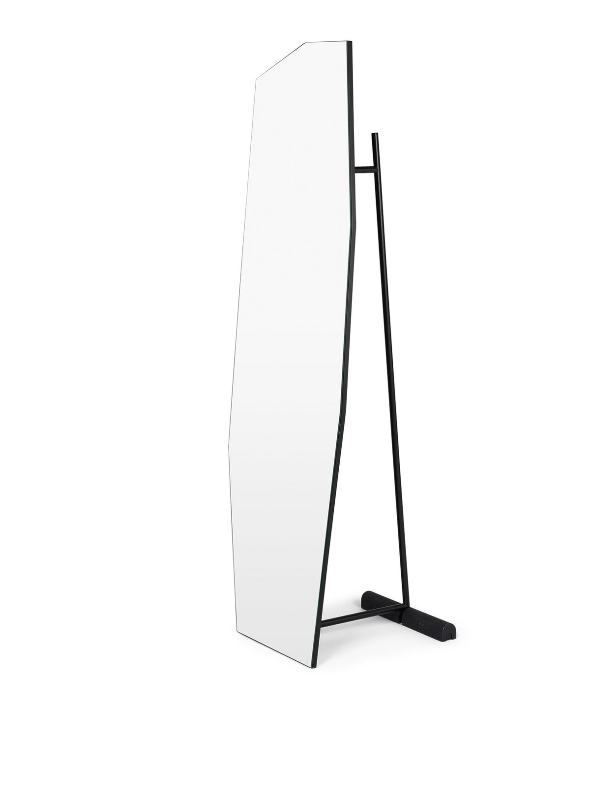 Shard Free Spiegel in Schwarz präsentiert im Onlineshop von KAQTU Design AG. Standspiegel ist von Ferm Living