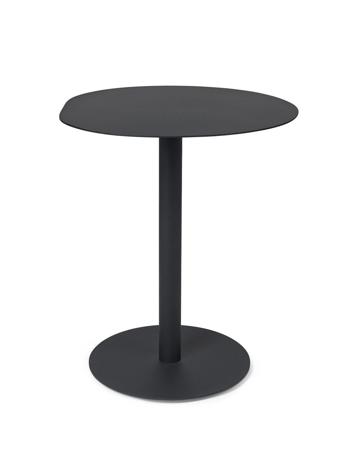 Pond Café-Tisch von Ferm Living mit organisch geformter runder Tischplatte aus pulverbeschichtetem, verzinktem Stahl und schlankem Standfuss.