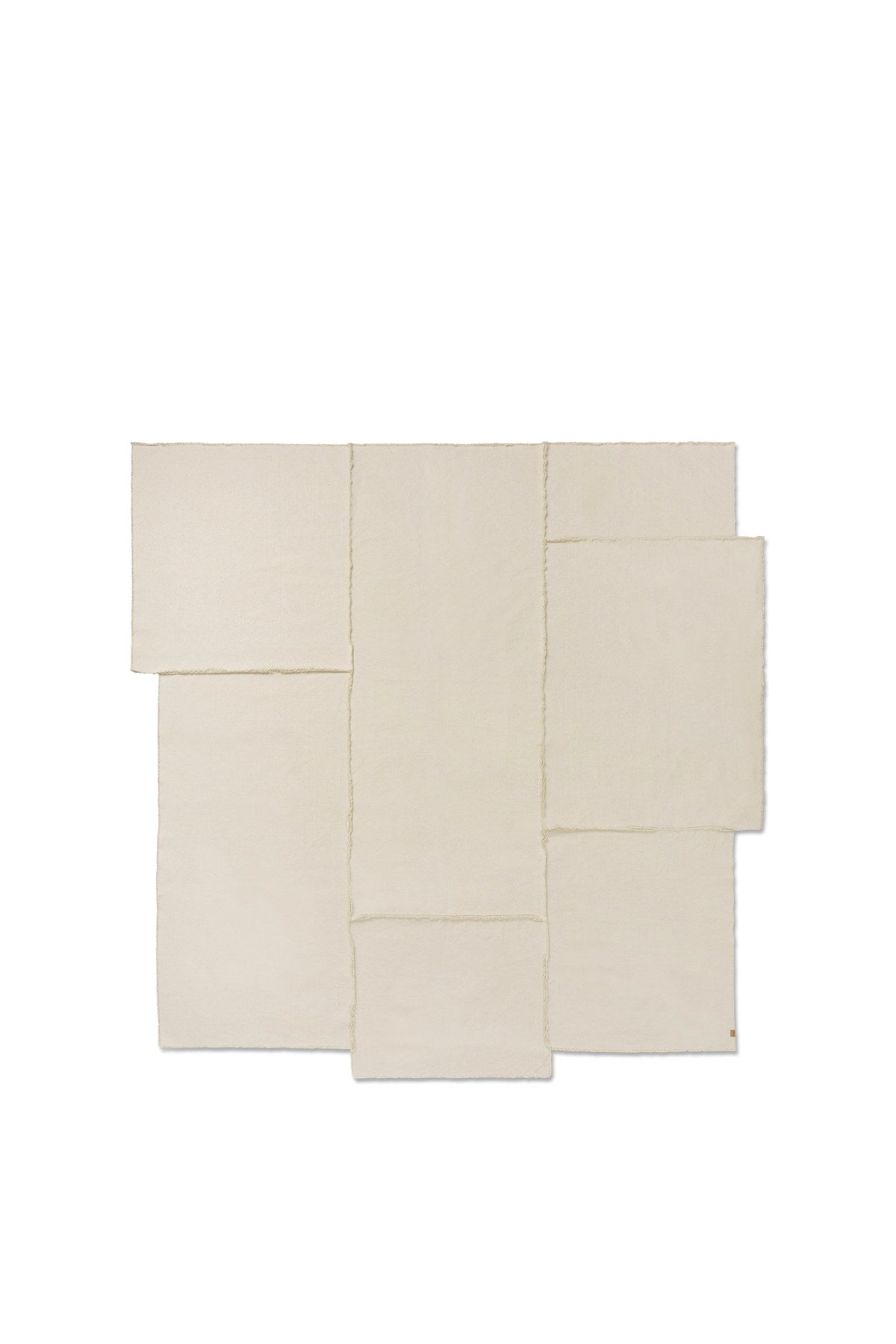 Offset Bettüberwurf in Off-White präsentiert im Onlineshop von KAQTU Design AG. Bettüberwurf ist von Ferm Living