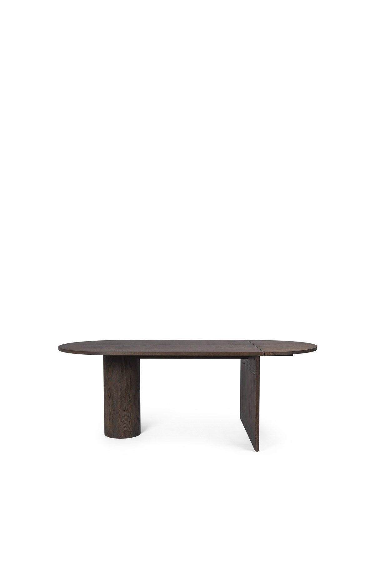 Pylo Esstisch in Dunkelbraun präsentiert im Onlineshop von KAQTU Design AG. Esstisch ist von Ferm Living