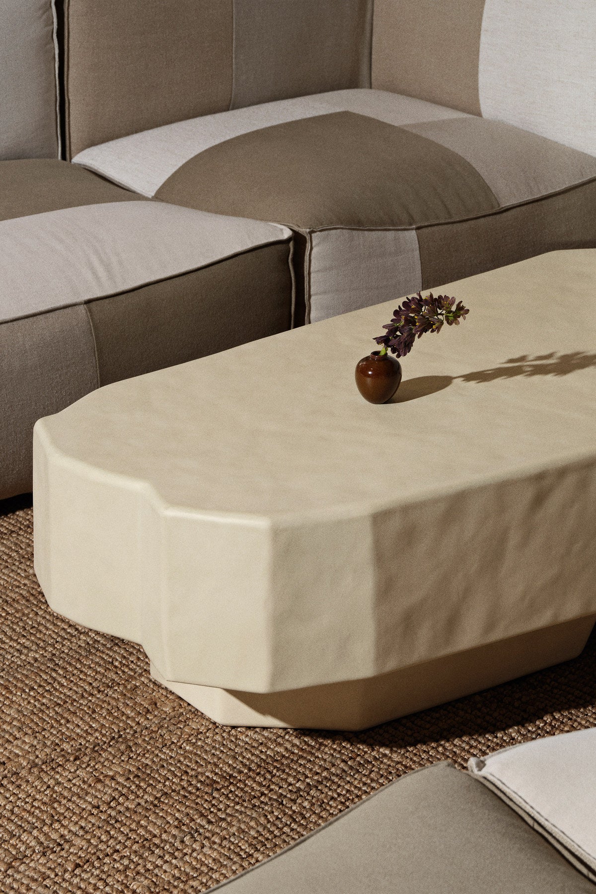 Staffa Couchtisch in Ivory präsentiert im Onlineshop von KAQTU Design AG. Couchtisch ist von Ferm Living