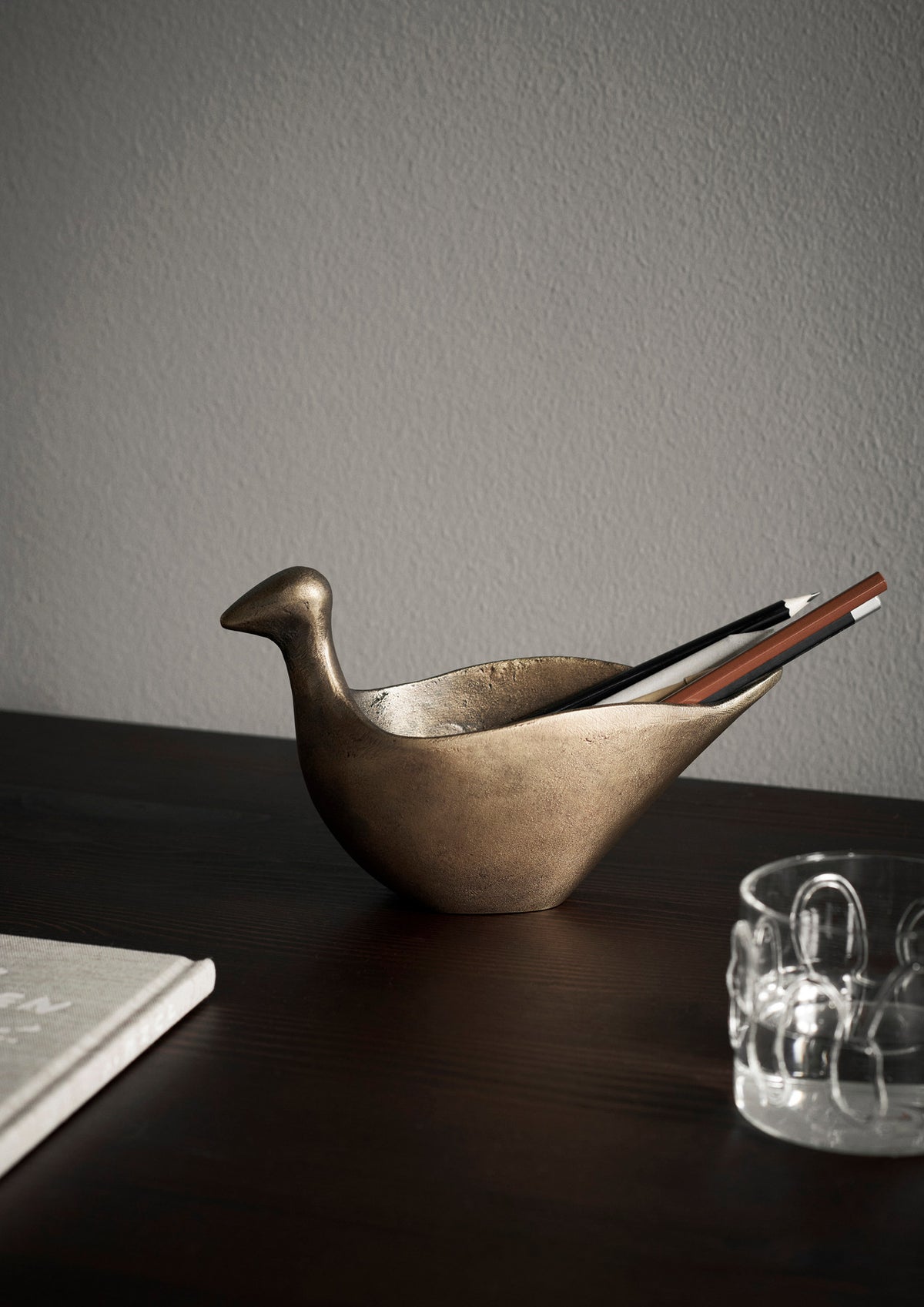 Coot Stiftehalter in Antique präsentiert im Onlineshop von KAQTU Design AG. Büromaterial ist von Ferm Living