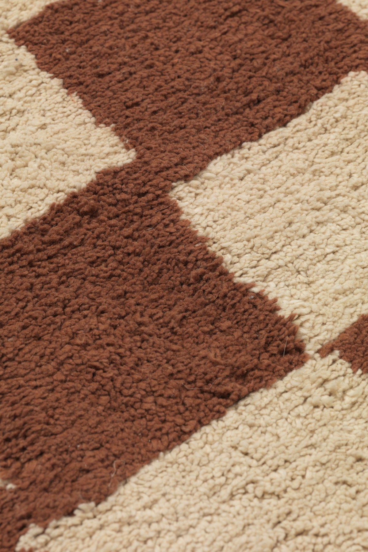 Mara Teppich in Rust/Warm Sand präsentiert im Onlineshop von KAQTU Design AG. Teppich ist von Ferm Living