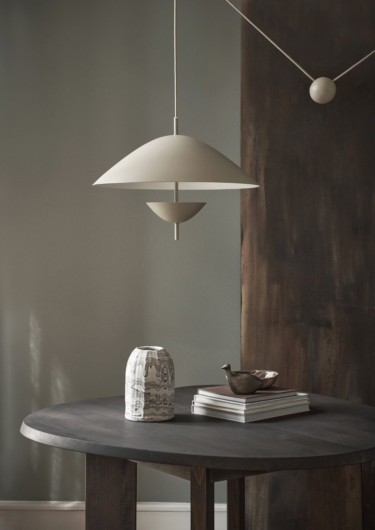 Lod Pendellampe in Cashmere präsentiert im Onlineshop von KAQTU Design AG. Pendelleuchte ist von Ferm Living