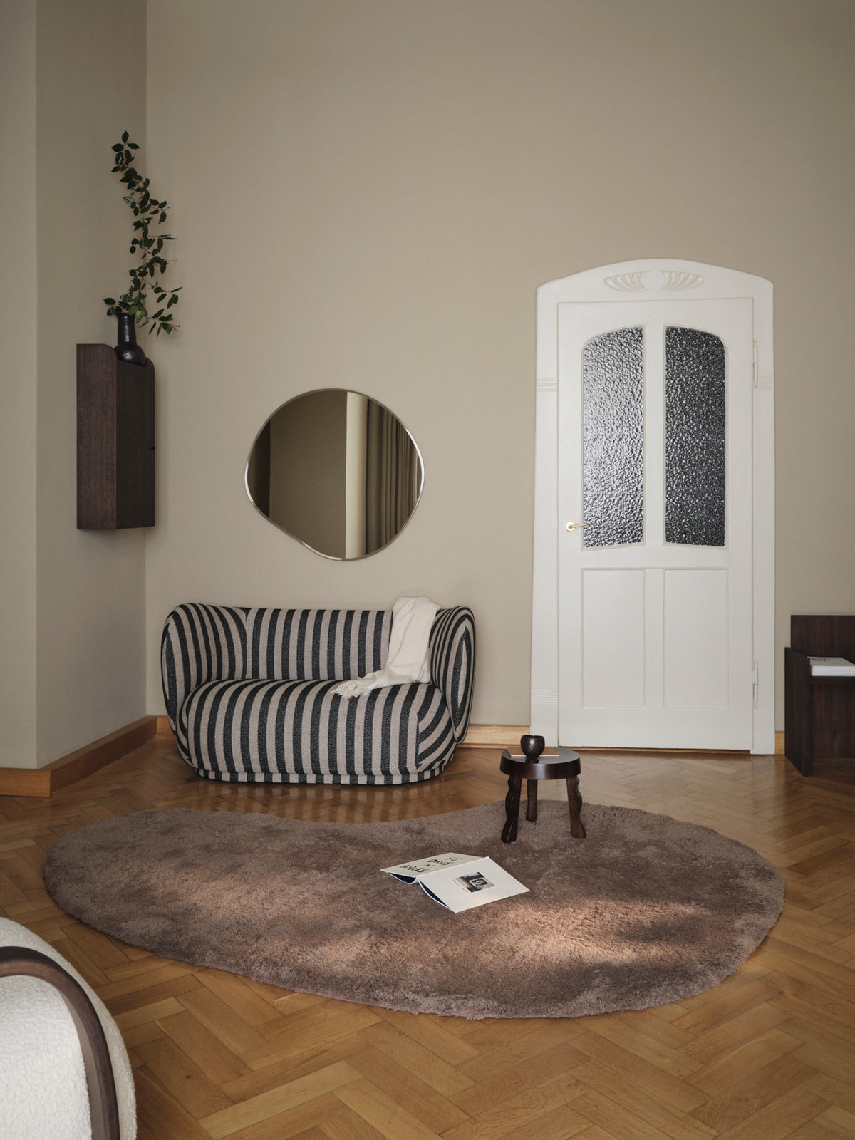 Forma Wollteppich in Ash Brown präsentiert im Onlineshop von KAQTU Design AG. Teppich ist von Ferm Living